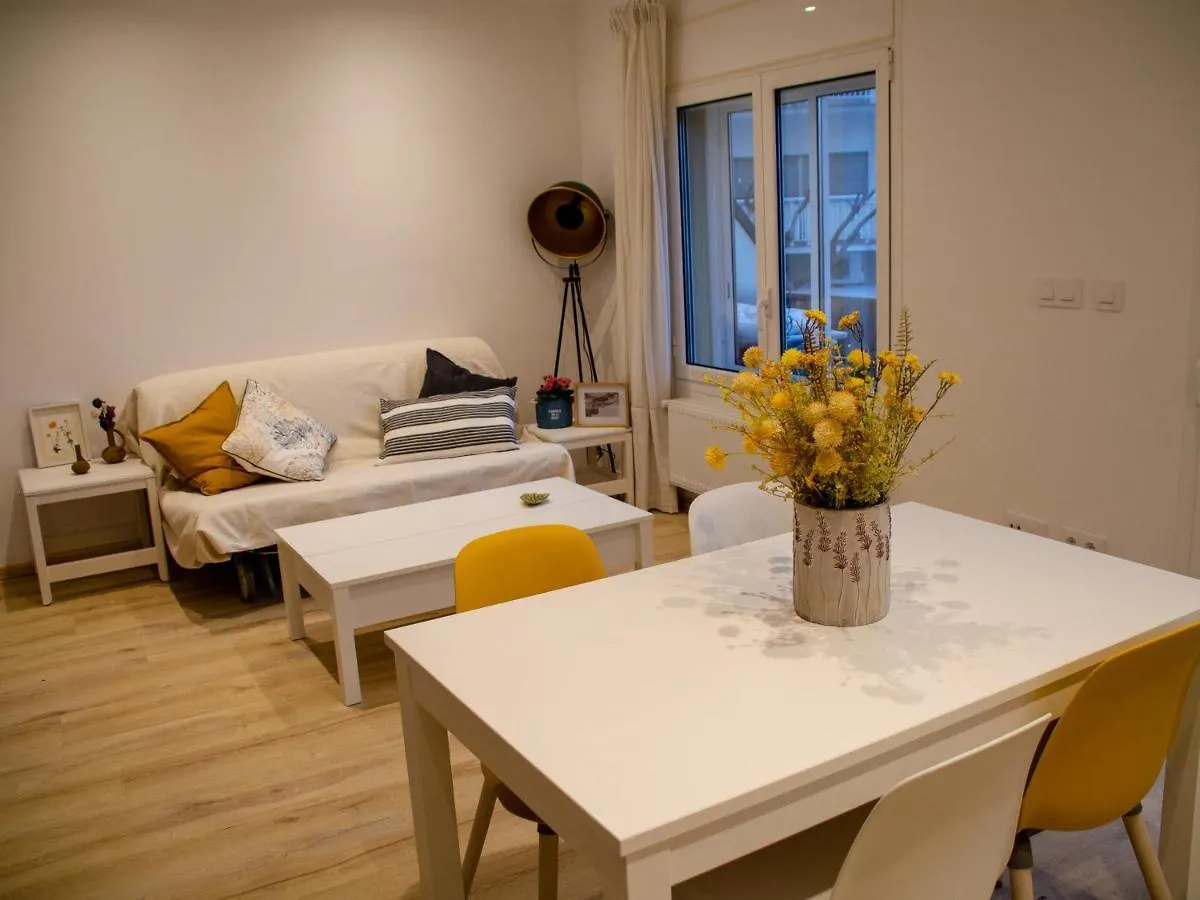 Narcis Monturiol - Apartamento Con Terraza Y Vistas A La Playa Del Port De Llanca. - Es-228-79 Llanca