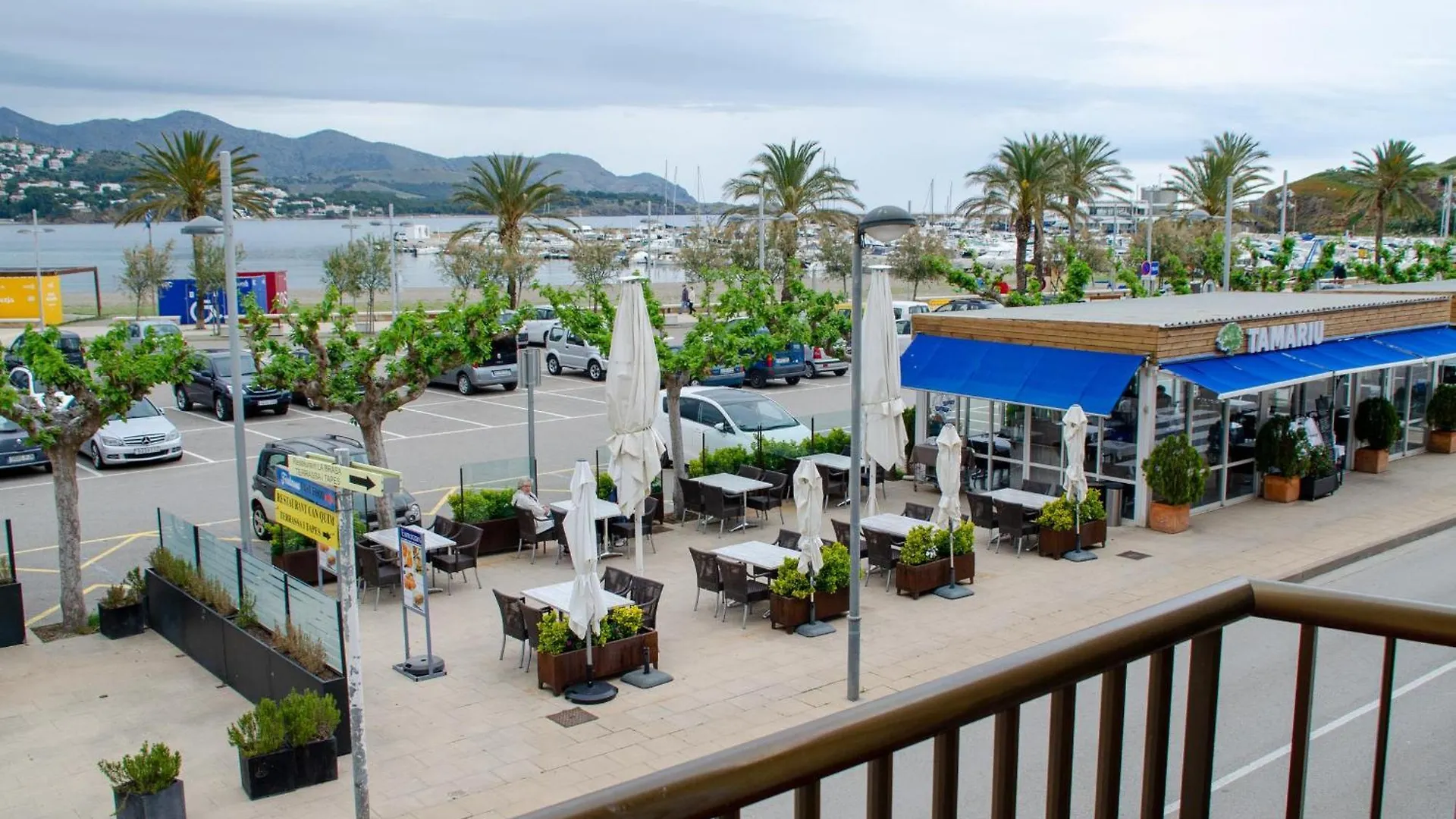 Narcis Monturiol - Apartamento Con Terraza Y Vistas A La Playa Del Port De Llanca. - Es-228-79 Apartment Llanca