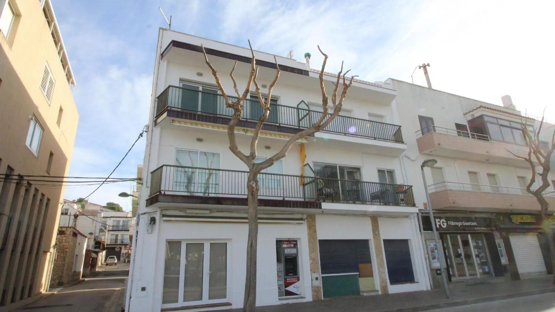 Narcis Monturiol - Apartamento Con Terraza Y Vistas A La Playa Del Port De Llanca. - Es-228-79 Llanca
