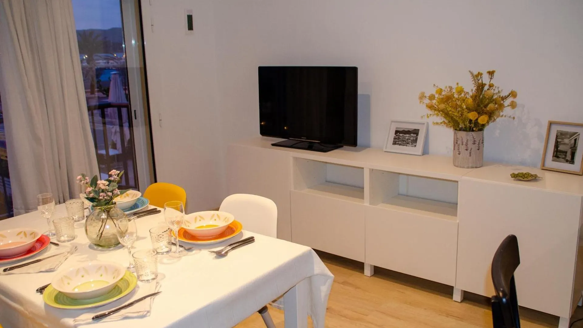 Narcis Monturiol - Apartamento Con Terraza Y Vistas A La Playa Del Port De Llanca. - Es-228-79 西班牙